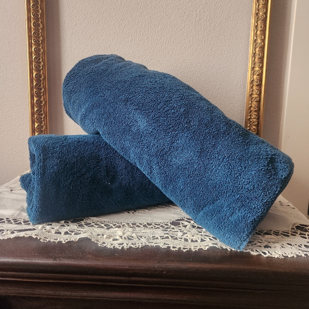 2x Charisma Resort Towels - Picture 2 of 8